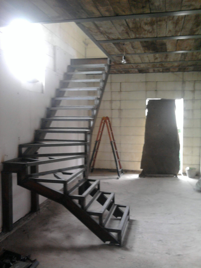 Лестница из цоколя на этаж