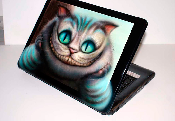Чеширский кот на ноутбуке