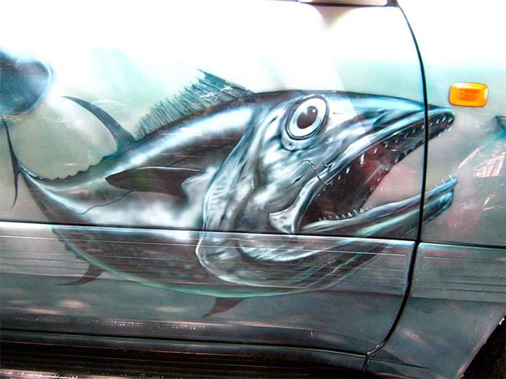 Глубоководная рыба на машине